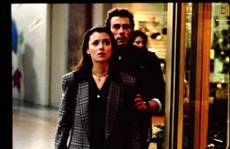 L-R: Melissa Walker (Mia Sara) und Max Walker (Jean-Claude Van Damme)