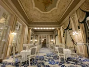 Der beeindruckende Speisesaal des Restaurants im Grandhotel Pupp. Der beeindruckende Speisesaal des Restaurants im Grandhotel Pupp.