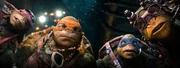 Die mutierten Riesenschildkr&ouml;ten Raphael (Alan Ritchson, l.), Michelangelo (Noel Fisher, 2.v.l.), Leonardo (Pete Ploszek, 2.v.r.) und Donatello (Jeremy Howard, r.) sind das Ergebnis eines Experiments und wollen New York vor dem skrupellosen "Foot Clan" besch&uuml;tzen ...
