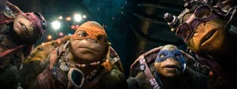 Die mutierten Riesenschildkr&ouml;ten Raphael (Alan Ritchson, l.), Michelangelo (Noel Fisher, 2.v.l.), Leonardo (Pete Ploszek, 2.v.r.) und Donatello (Jeremy Howard, r.) sind das Ergebnis eines Experiments und wollen New York vor dem skrupellosen "Foot Clan" besch&uuml;tzen ...