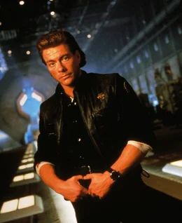 Max Walker (Jean-Claude Van Damme) geh&ouml;rt zu einer Spezialeinheit der Timecops, die daf&uuml;r sorgen, da&szlig; niemand die Zeitmaschine mi&szlig;braucht, mit der es m&ouml;glich ist, unbeschadet in die Vergangenheit zu reisen.