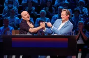 Ein tolles Team: Rateteam-Kapitän Bernhard Hoëcker (l.) und der Fernsehmoderator Eckhart von Hirschhausen (2.v.l.). Ein tolles Team: Rateteam-Kapitän Bernhard Hoëcker (l.) und der Fernsehmoderator Eckhart von Hirschhausen (2.v.l.).