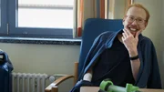 Während die Chirurgen um das Leben von Nicole kämpfen, will Susanne ihrem Sohn Carsten eine Niere spenden, um ihm die Dialyse zu ersparen. Im Paulinenkrankenhaus im Berliner Westend wartet der herzkranke Lars seit acht Wochen auf ein Spenderorgan. Mario Rosa-Bian, selbst nierentransplantiert, arbeitet an einer Kampagne, um auf den Organmangel in Deutschland aufmerksam zu machen. Lars ist Patient im Berliner Paulinenkrankenhaus. Er hat einen angeborenen Herzfehler und wird ohne eine rechtzeitige Transplantation nicht weiterleben. Während die Chirurgen um das Leben von Nicole kämpfen, will Susanne ihrem Sohn Carsten eine Niere spenden, um ihm die Dialyse zu ersparen. Im Paulinenkrankenhaus im Berliner Westend wartet der herzkranke Lars seit acht Wochen auf ein Spenderorgan. Mario Rosa-Bian, selbst nierentransplantiert, arbeitet an einer Kampagne, um auf den Organmangel in Deutschland aufmerksam zu machen. Lars ist Patient im Berliner Paulinenkrankenhaus. Er hat einen angeborenen Herzfehler und wird ohne eine rechtzeitige Transplantation nicht weiterleben.