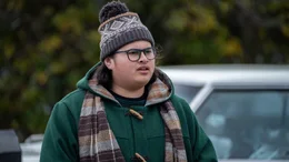 Der 17-j&auml;hrige Josh (Julian Dennison), &uuml;bergewichtig und mit M?ori-Wurzeln, ist in der Schule ein Au&szlig;enseiter.