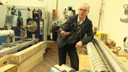 Mit solchen Bohrköpfen schneiden die Forscher am Alfred-Wegener-Institut für Polar- und Meeresforschung (AWI) in Bremerhaven in das ewige Eis Grönlands und der Antarktis, um ihm die Klimageheimnisse der Vergangenheit zu entlocken. Mit solchen Bohrköpfen schneiden die Forscher am Alfred-Wegener-Institut für Polar- und Meeresforschung (AWI) in Bremerhaven in das ewige Eis Grönlands und der Antarktis, um ihm die Klimageheimnisse der Vergangenheit zu entlocken.