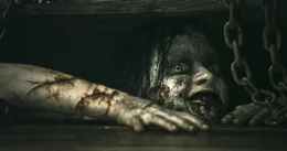 Mia (Jane Levy)