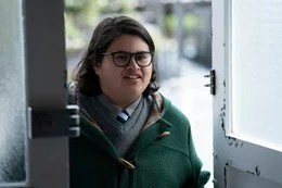 Nach anf&auml;nglichem Z&ouml;gern gewinnt Teenager Josh (Julian Dennison) durch seine Teilnahme an der Theatergruppe neues Selbstbewusstsein.