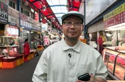 Der s&uuml;dkoreanische Koch Sungjun Park wei&szlig;, wie man das Fleisch des Hanwoo-Rindes beim Korean Barbecue richtig zubereitet.