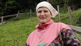 Maria Zl&ouml;bl z&uuml;chtet Schafe im Hochgebirge.
