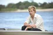 Traurig und unsicher schaut Lewis (Angus McLaren) zur&uuml;ck.