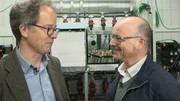 Kaltwasserkorallen vor der chilenischen Küste gehören zum Untersuchungsgebiet von Claudio Richter (links). Die Korallen sind gute Indikatoren für die weitreichenden Veränderungen, sagt der Meeresbiologe vom Alfred-Wegener-Institut für Polar- und Meeresforschung (AWI) in Bremerhaven. Rechts: Karsten Schwanke. Kaltwasserkorallen vor der chilenischen Küste gehören zum Untersuchungsgebiet von Claudio Richter (links). Die Korallen sind gute Indikatoren für die weitreichenden Veränderungen, sagt der Meeresbiologe vom Alfred-Wegener-Institut für Polar- und Meeresforschung (AWI) in Bremerhaven. Rechts: Karsten Schwanke.