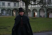 Joseph von Utzschneider (Ralf Weikinger) vor dem Kloster Benediktbeuern. Joseph von Utzschneider (Ralf Weikinger) vor dem Kloster Benediktbeuern.