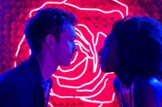 Ben (Harry Lawtey) und Jess (Sophia Brown) bei ihrem ersten Date