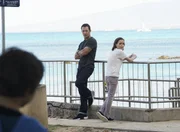 L-R: Steve McGarrett (Alex O'Loughlin); Mary McGarrett (Taryn Manning) L-R: Steve McGarrett (Alex O'Loughlin); Mary McGarrett (Taryn Manning)