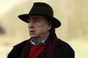 Schauspieler Raymond Clandillon (Desmond Barrit).