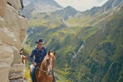 Hans Kratzer beim Ausritt auf seinem Pferd