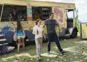 L-R: Mary McGarrett (Taryn Manning); Steve McGarrett (Alex O'Loughlin) L-R: Mary McGarrett (Taryn Manning); Steve McGarrett (Alex O'Loughlin)