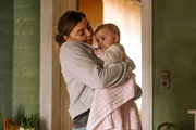 Valerie (Amber Bongard).