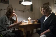 Eine Karriere bei der Polizei? Die Berufsideen ihres Patenkindes Merle (Janina Fautz) m&uuml;ssen Anna Springer (Rita Russek) nicht unbedingt gefallen.