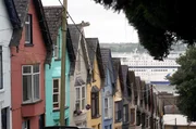 In der irischen Hafenstadt Cobh wird die tragische Geschichte eines Liebespaars erzählt, das auf der Titanic mitfuhr. In der irischen Hafenstadt Cobh wird die tragische Geschichte eines Liebespaars erzählt, das auf der Titanic mitfuhr.