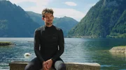Stefan Spie&szlig;berger (professioneller Kiteboarder) posiert f&uuml;r ein Foto vor Traunsee
