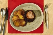 Leibgericht: Schweinemedaillons im Speckmantel mit Feigensauce und Bratkartoffeln von Tobias H&ouml;fken