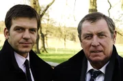 DCI Tom Barnaby (John Nettles, r.) und sein Assistent DS Ben Jones (Jason Hughes, l.).