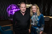 Monika Gruber und Harold Faltermeyer posieren für ein Foto Monika Gruber und Harold Faltermeyer posieren für ein Foto