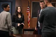 Harper (Mekia Cox, l.), Chen (Melissa O'Neil, 2.v.l.), Nolan (Nathan Fillion, 3.v.l.) und Bradford (Eric Winter, r.) wollen ihre Kollegin retten. Doch ohne Unterstützung außerhalb der Polizei sind sie auf sich alleine gestellt. Harper (Mekia Cox, l.), Chen (Melissa O'Neil, 2.v.l.), Nolan (Nathan Fillion, 3.v.l.) und Bradford (Eric Winter, r.) wollen ihre Kollegin retten. Doch ohne Unterstützung außerhalb der Polizei sind sie auf sich alleine gestellt.