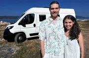 Sascha und Isabel bei Radhime, einem kleinen Küstenort an der Albanischen Riviera. Sascha und Isabel bei Radhime, einem kleinen Küstenort an der Albanischen Riviera.