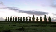 Die weltbekannten, kolossalen Steinstatuen der Osterinsel werden Moai genannt. Michael Stocks und das Team aus dem Studio Rio de Janeiro haben sich auf die Spuren der Rapa Nui begeben.