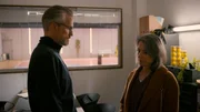 Henning (Stefan Bockelmann) erf&auml;hrt, dass Dragan versucht hat, Daniela (Berrit Arnold) dreist zu bestechen.
