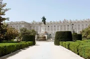 Im 18. Jahrhundert spiegelte sich der Glanz der spanischen Monarchie nicht nur in den gro&szlig;en Pal&auml;sten Madrids wider, sondern auch in den Produkten der noch jungen K&ouml;niglichen Manufakturen.