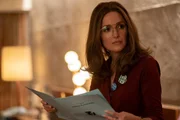 Gloria Steinem (Rose Byrne)