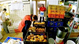 Die letzten Br&ouml;tchen: Familienb&auml;ckerei schlie&szlig;t nach 195 Jahren  +++ Die Verwendung des sendungsbezogenen Materials ist nur mit dem Hinweis und Verlinkung auf RTL+ gestattet. +++; Die letzten Br&ouml;tchen: Familienb&auml;ckerei schlie&szlig;t nach 195 Jahren  +++ Die Verwendung des sendungsbezogenen Materials ist nur mit dem Hinweis und Verlinkung auf RTL+ gestattet. +++