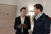 Sascha (Alexander Sholti, l.) bekommt überraschend das fehlende Geld von Malte (Stefan Bockelmann), der allerdings gleichzeitig klarstellt, dass er Sascha die Lügen so schnell nicht verzeihen kann... Sascha (Alexander Sholti, l.) bekommt überraschend das fehlende Geld von Malte (Stefan Bockelmann), der allerdings gleichzeitig klarstellt, dass er Sascha die Lügen so schnell nicht verzeihen kann...