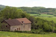 Der Morvan in der Bourgogne ist geprägt von tiefen Wäldern und einsamen Bauernhöfen – ein idealer Ort, um sich während des Zweiten Weltkriegs zu verstecken und Widerstand zu leisten. Der Morvan in der Bourgogne ist geprägt von tiefen Wäldern und einsamen Bauernhöfen – ein idealer Ort, um sich während des Zweiten Weltkriegs zu verstecken und Widerstand zu leisten.