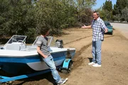 Mikes (Neil Flynn, r.) und Axls (Charlie McDermott, l.) Angeltrip verläuft vollkommen anders, als geplant ... Mikes (Neil Flynn, r.) und Axls (Charlie McDermott, l.) Angeltrip verläuft vollkommen anders, als geplant ...