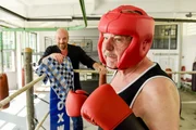 Von links: Hans Reiser (Stephan Zinner) besucht den Kardinal Georg Brunnenmayr (Erwin Steinhauer). Von links: Hans Reiser (Stephan Zinner) besucht den Kardinal Georg Brunnenmayr (Erwin Steinhauer).