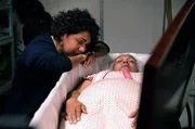 Alex (Deborah Mailman) trauert um ihre Mutter (Trisha Morton-Thomas) und macht sich gro&szlig;e Vorw&uuml;rfe, die letzten Momente ihres Lebens verpasst zu haben.
