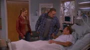 Doug (Kevin James) und Carrie (Leah Remini) besuchen Arthur (Jerry Stiller) im Krankenhaus...