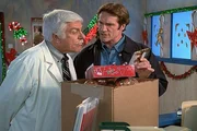 Mark (Dick Van Dyke, l.) und Steve (Barry Van Dyke, r.) haben eine Postkarte von Claude erhalten, der unschuldig im Gef&auml;ngnis sa&szlig; und dem sie auf abenteuerliche Weise zur Flucht nach Mexiko verholfen haben.