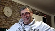 Carsten hat kürzlich seinen Job in der Fahrradwerkstatt verloren und muss nun mit seinem Geld haushalten. Ein neuer Job ist jedoch in Aussicht. Wird der vierfache Vater bald wieder eine neue Arbeitsstelle antreten? Carsten hat kürzlich seinen Job in der Fahrradwerkstatt verloren und muss nun mit seinem Geld haushalten. Ein neuer Job ist jedoch in Aussicht. Wird der vierfache Vater bald wieder eine neue Arbeitsstelle antreten?