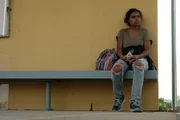 Jess (Shantae Barnes-Cowan) ist immer noch in Canberra. Nach dem gescheiterten Treffen mit Senatorin Alex Irving ist sie frustriert und misstrauisch.