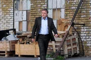 Bernhard Schir (Hannes).