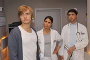 Philip (J&ouml;rn Schl&ouml;nvoigt, li.) erkl&auml;rt Ayla (Sila Sahin) und Kaan (Sinan Al Kuri) dass er seinen Traum, ein gro&szlig;er Mediziner zu werden, aufgibt.