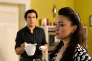 Simones (Tatjana Clasing) Freude über Jennys Glück wird von ihrer Sorge um Maximilian (Francisco Medina) überlagert. Was, wenn Erik doch noch herausfindet, wie Rafael tatsächlich gestorben ist? Simones (Tatjana Clasing) Freude über Jennys Glück wird von ihrer Sorge um Maximilian (Francisco Medina) überlagert. Was, wenn Erik doch noch herausfindet, wie Rafael tatsächlich gestorben ist?
