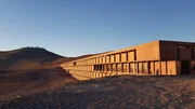 Der Wohnbereich &bdquo;Residencia&ldquo; des Paranal-Observatoriums der Europ&auml;ischen S&uuml;dsternwarte ESO in der Atacama-W&uuml;ste im Norden Chiles. Hier wohnen die Astronomen und Techniker, die auf gut 2.600 Meter H&ouml;he arbeiten. Die &bdquo;Residencia&ldquo; war bereits Drehort f&uuml;r den James Bond-Film &bdquo;Ein Quantum Trost&ldquo; mit Daniel Craig.
