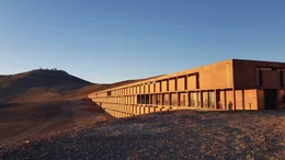 Der Wohnbereich &bdquo;Residencia&ldquo; des Paranal-Observatoriums der Europ&auml;ischen S&uuml;dsternwarte ESO in der Atacama-W&uuml;ste im Norden Chiles. Hier wohnen die Astronomen und Techniker, die auf gut 2.600 Meter H&ouml;he arbeiten. Die &bdquo;Residencia&ldquo; war bereits Drehort f&uuml;r den James Bond-Film &bdquo;Ein Quantum Trost&ldquo; mit Daniel Craig.
