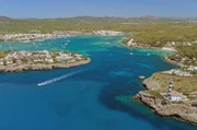 Portocolom entwickelte sich bereits im 19. Jahrhundert zu einem der wichtigsten natürlichen Häfen Mallorcas. Portocolom entwickelte sich bereits im 19. Jahrhundert zu einem der wichtigsten natürlichen Häfen Mallorcas.
